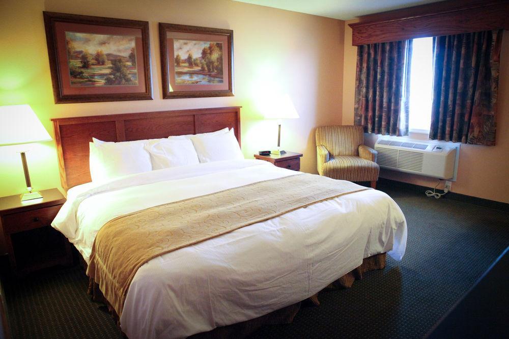 Grandstay Hotel & Suites Perham Exterior foto